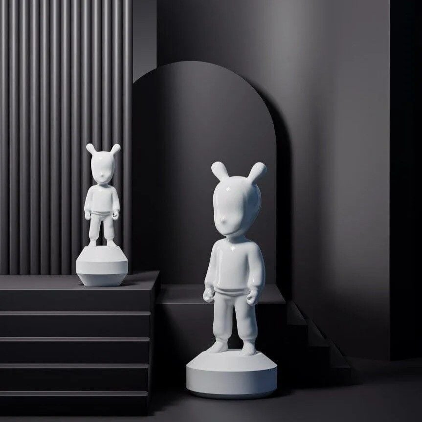 THE WHITE GUEST FIGURINE – SMALL