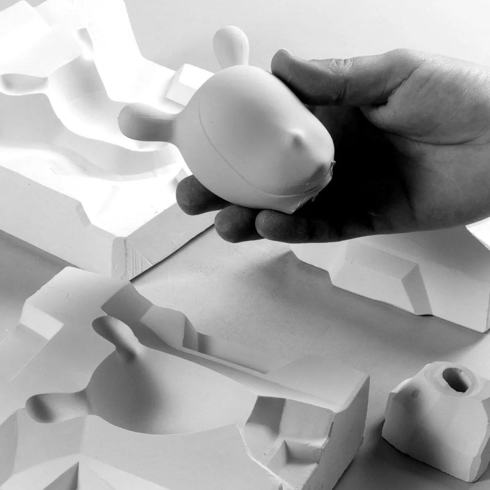 THE WHITE GUEST FIGURINE – SMALL