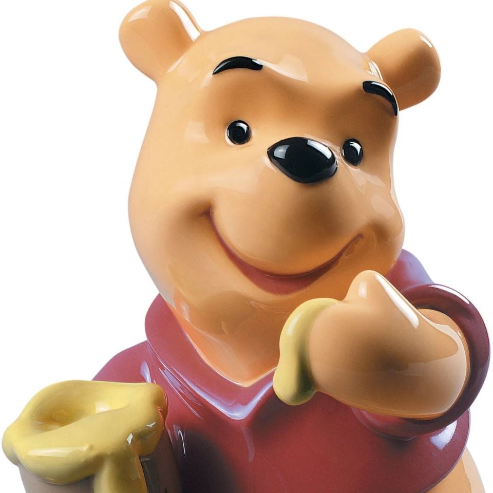 WINNIE THE POOH FIGURINE