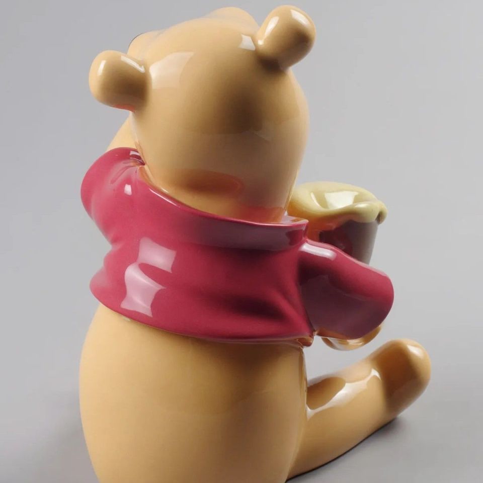 WINNIE THE POOH FIGURINE