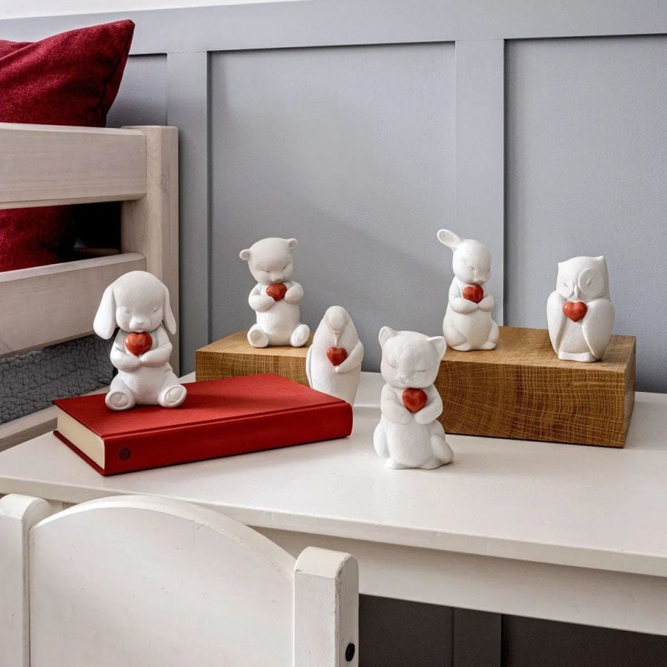 BUDDY – CARING PUPPY FIGURINE