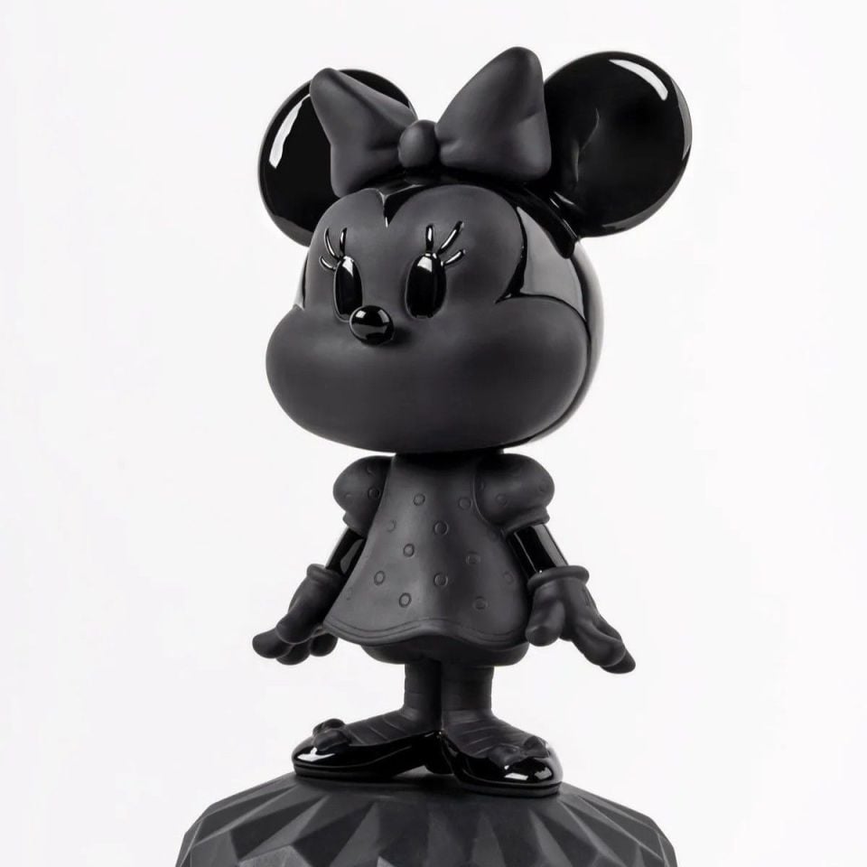 MINNIE TOTAL BLACK SCULPTURE