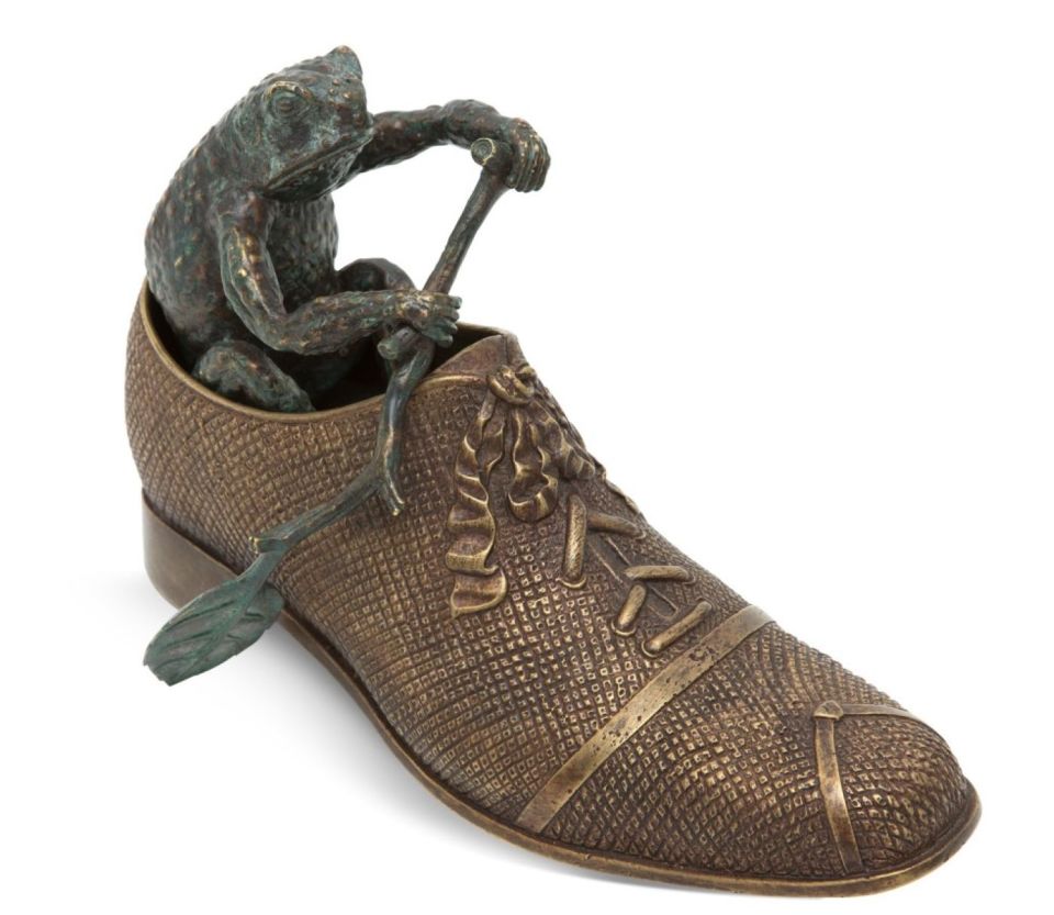 BRASS FROG ROWING A SHOE
