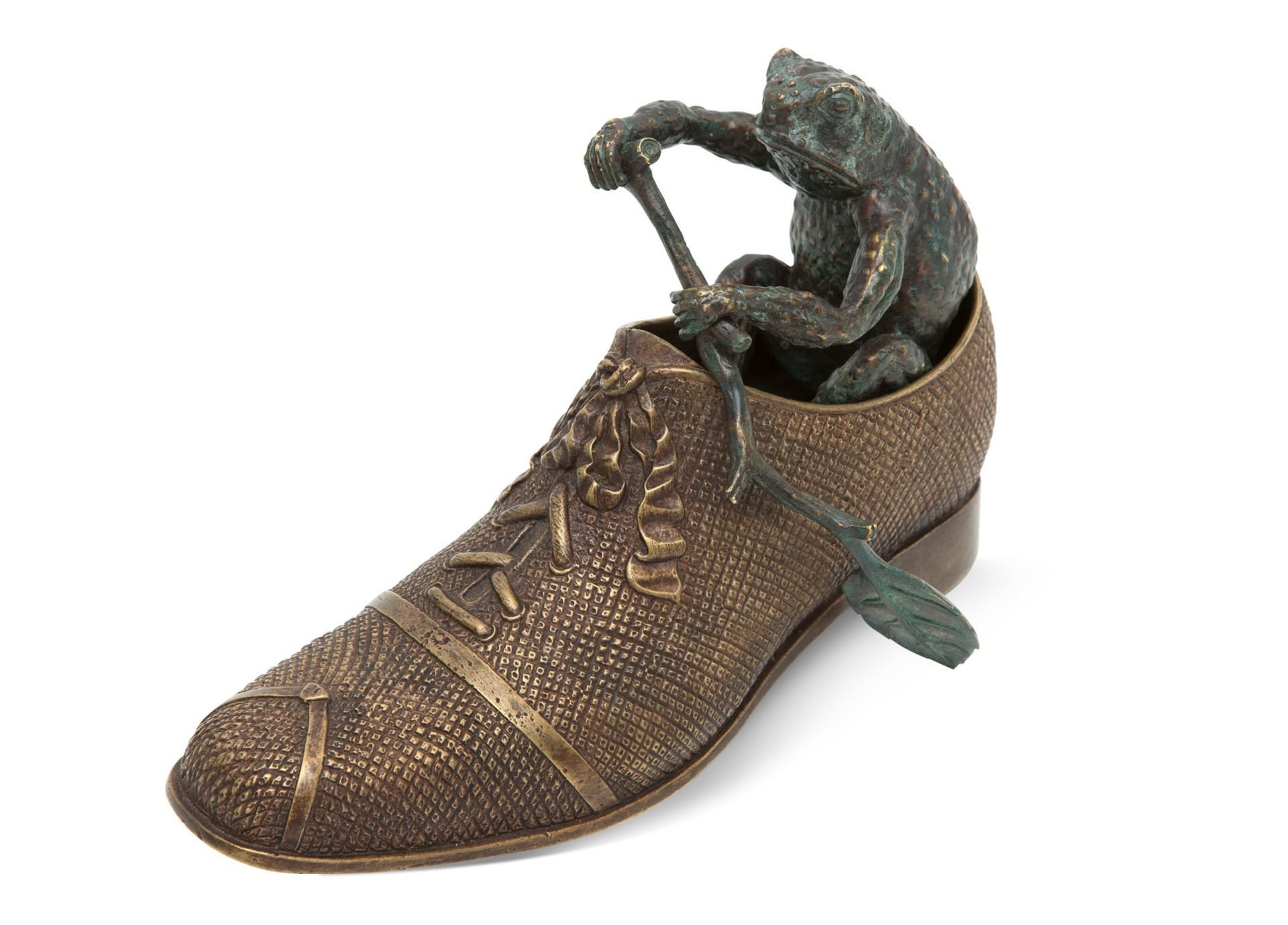 BRASS FROG ROWING A SHOE