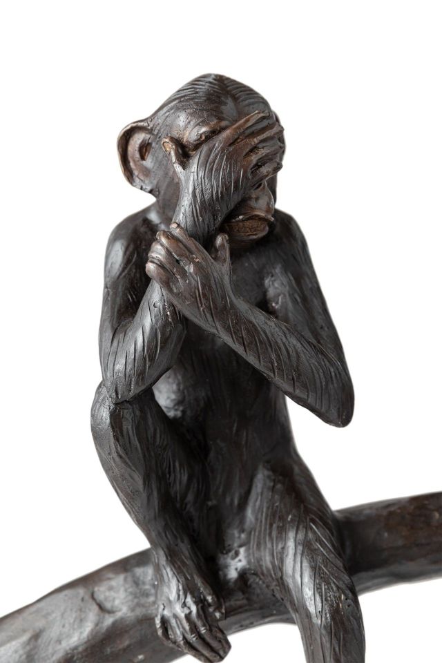 TREE MONKEYS SITTING ON A STUMP